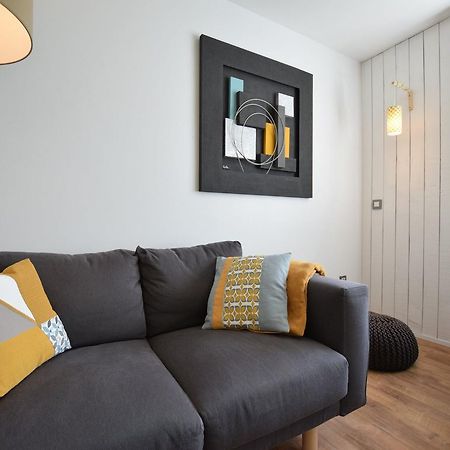 Modern Holiday Home In Bastogne With Fenced Garden Ngoại thất bức ảnh