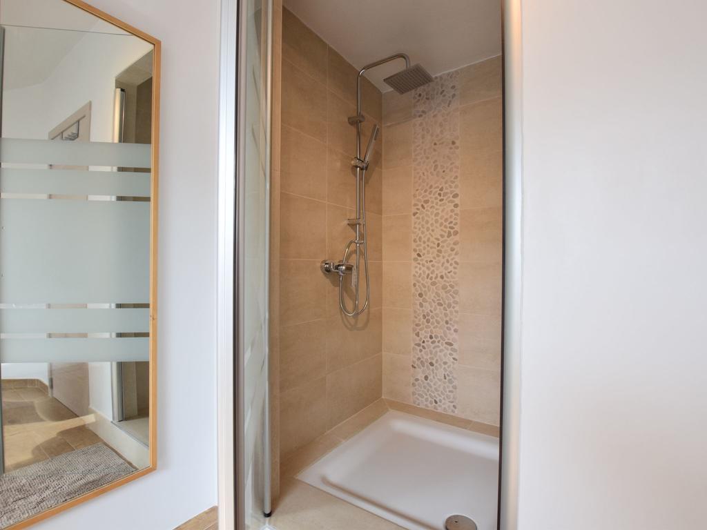 Modern Holiday Home In Bastogne With Fenced Garden Ngoại thất bức ảnh