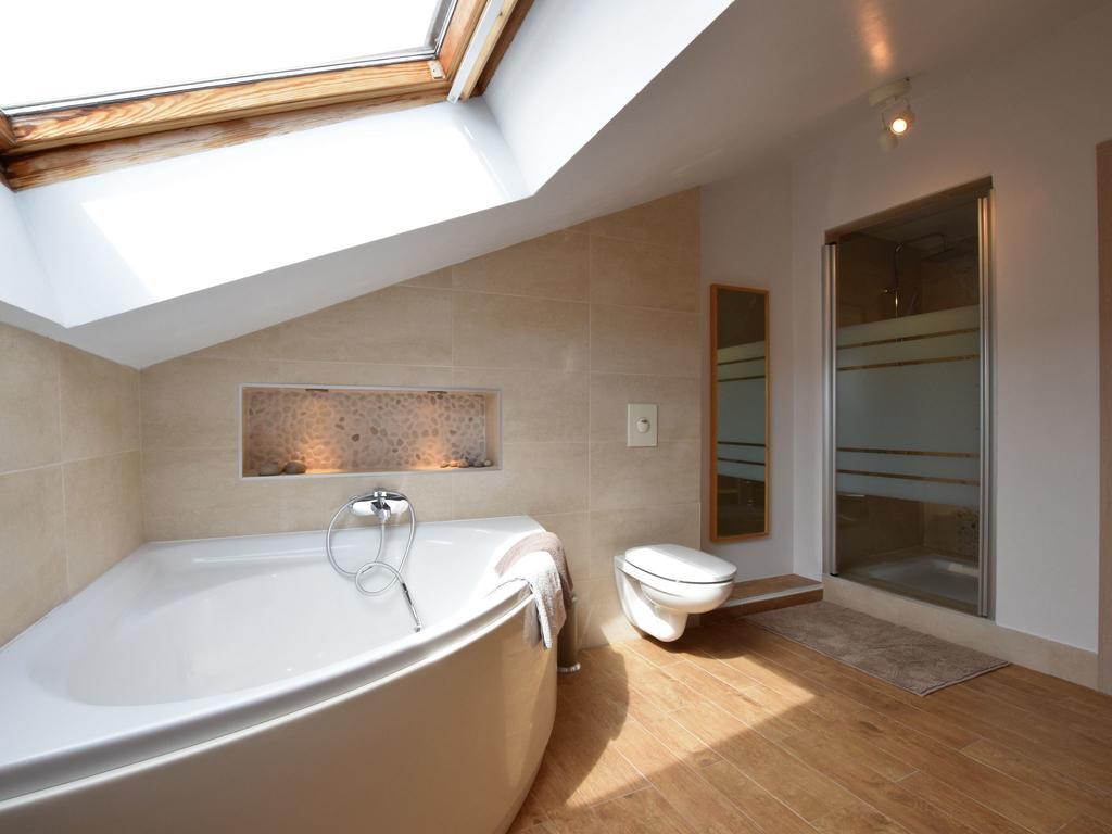 Modern Holiday Home In Bastogne With Fenced Garden Ngoại thất bức ảnh